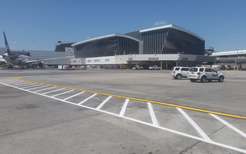 A parking lot with cars parked in front of it.