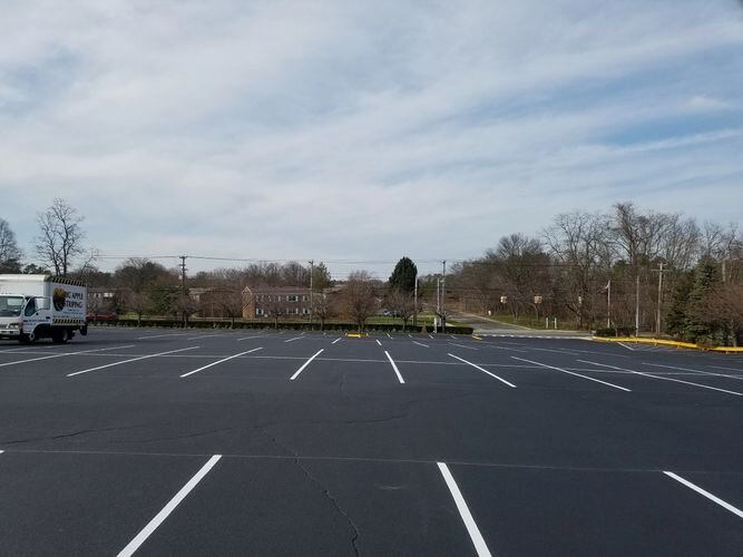 A parking lot with no one in it